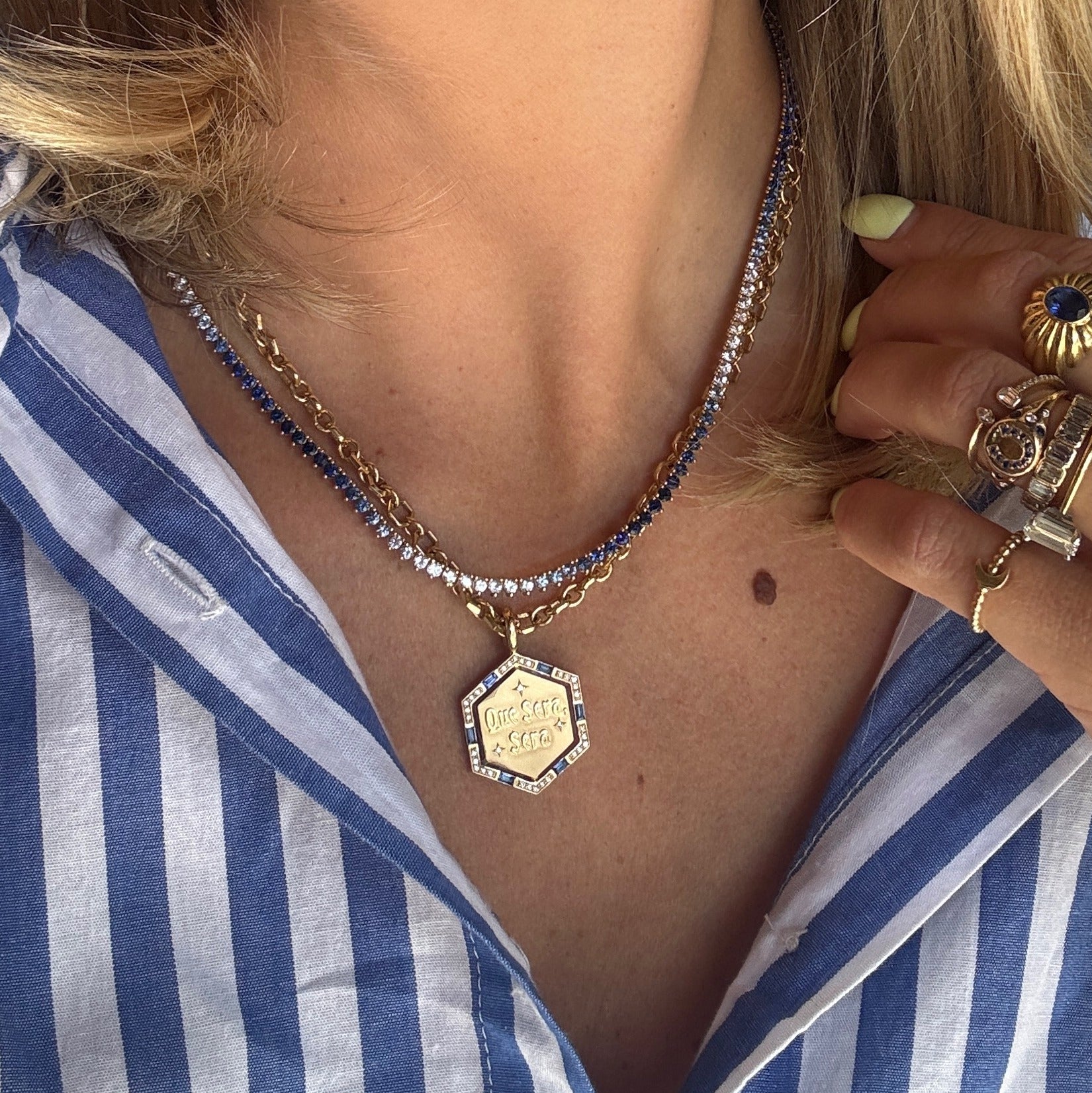 Que Sera 18K Flipping Pendant