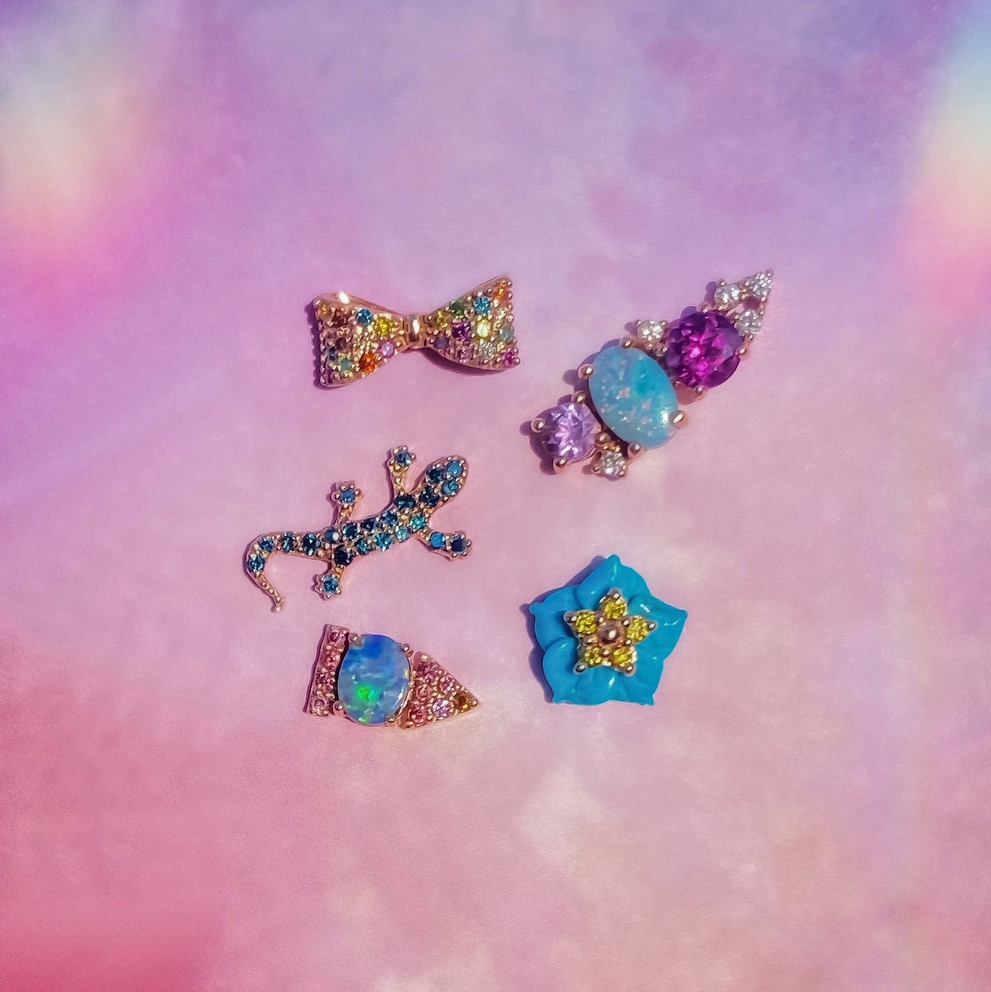 Arete con lazo de diamantes de 14 quilates