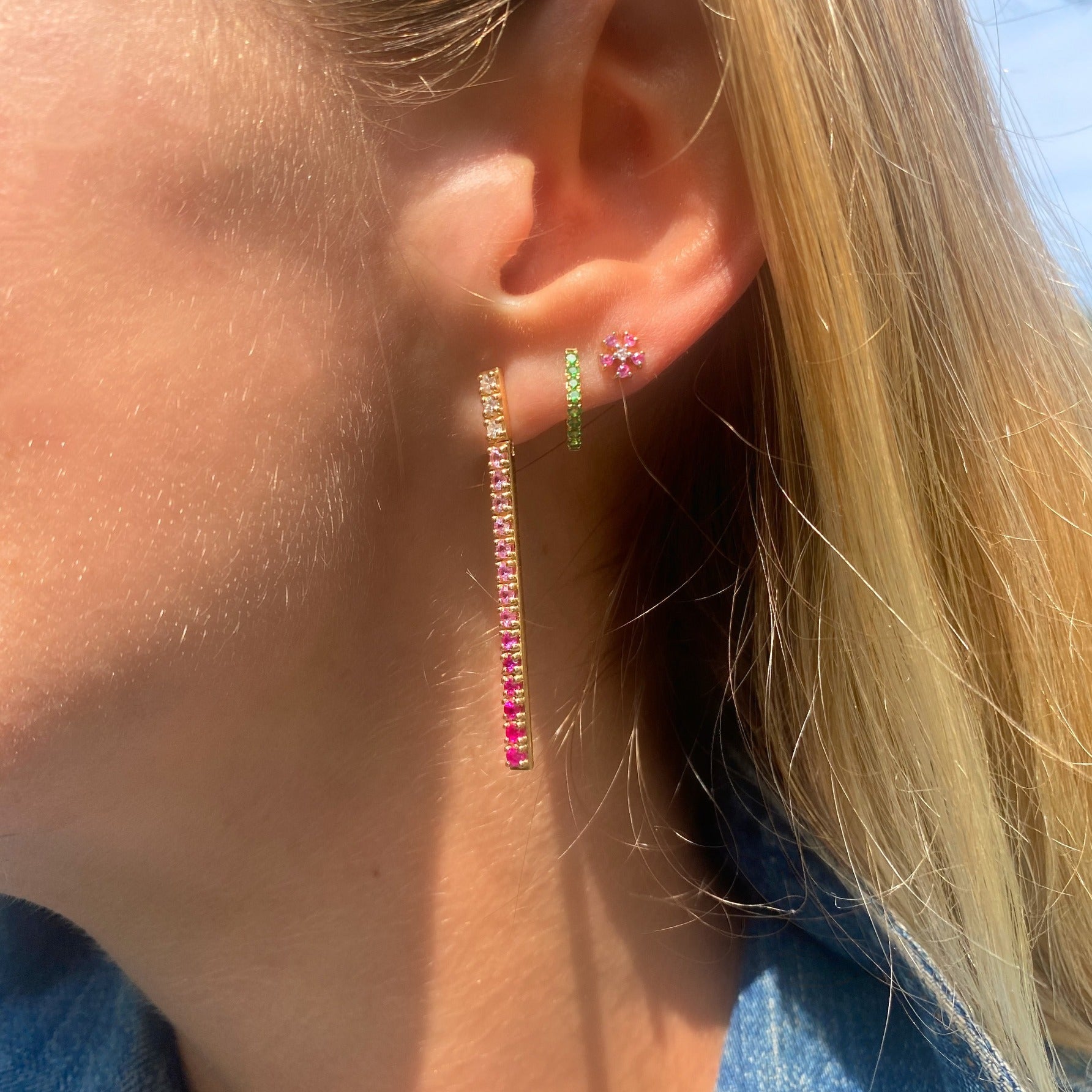 Aretes colgantes con barra recta de piedras preciosas de 14 quilates