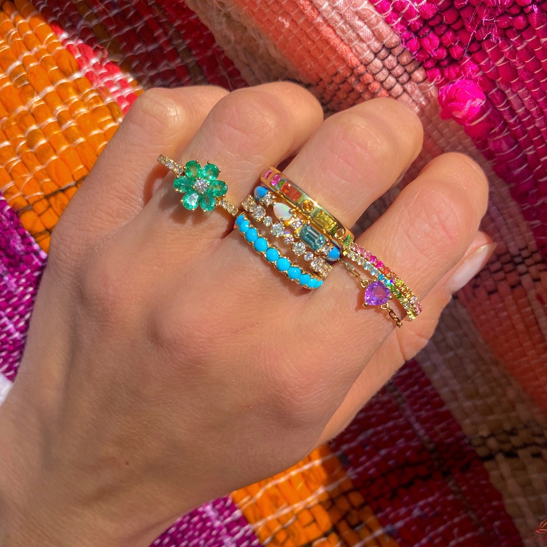 Anillo de margarita de 14 quilates con pétalos de pera