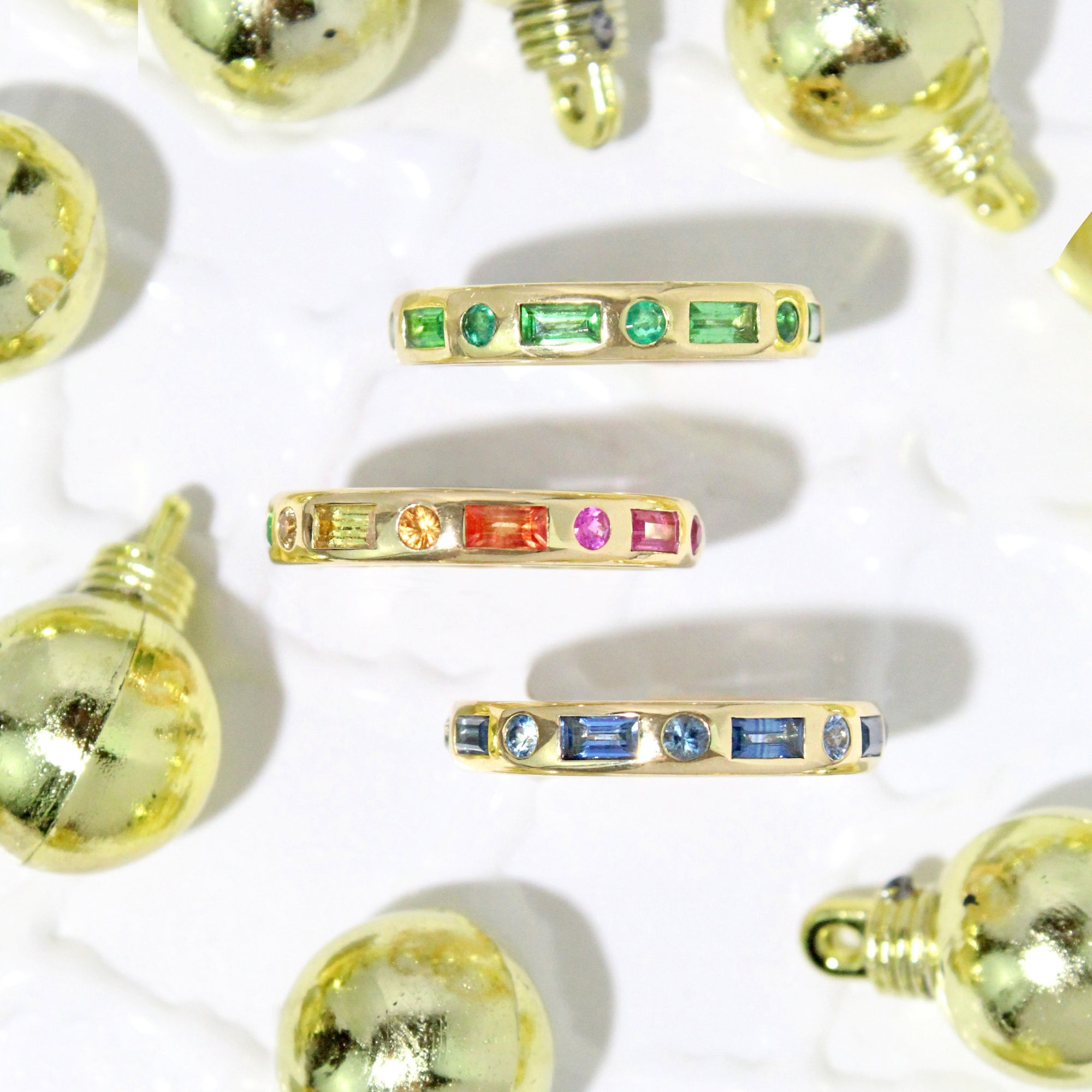 La alianza de eternidad de oro de 18 quilates Moxie