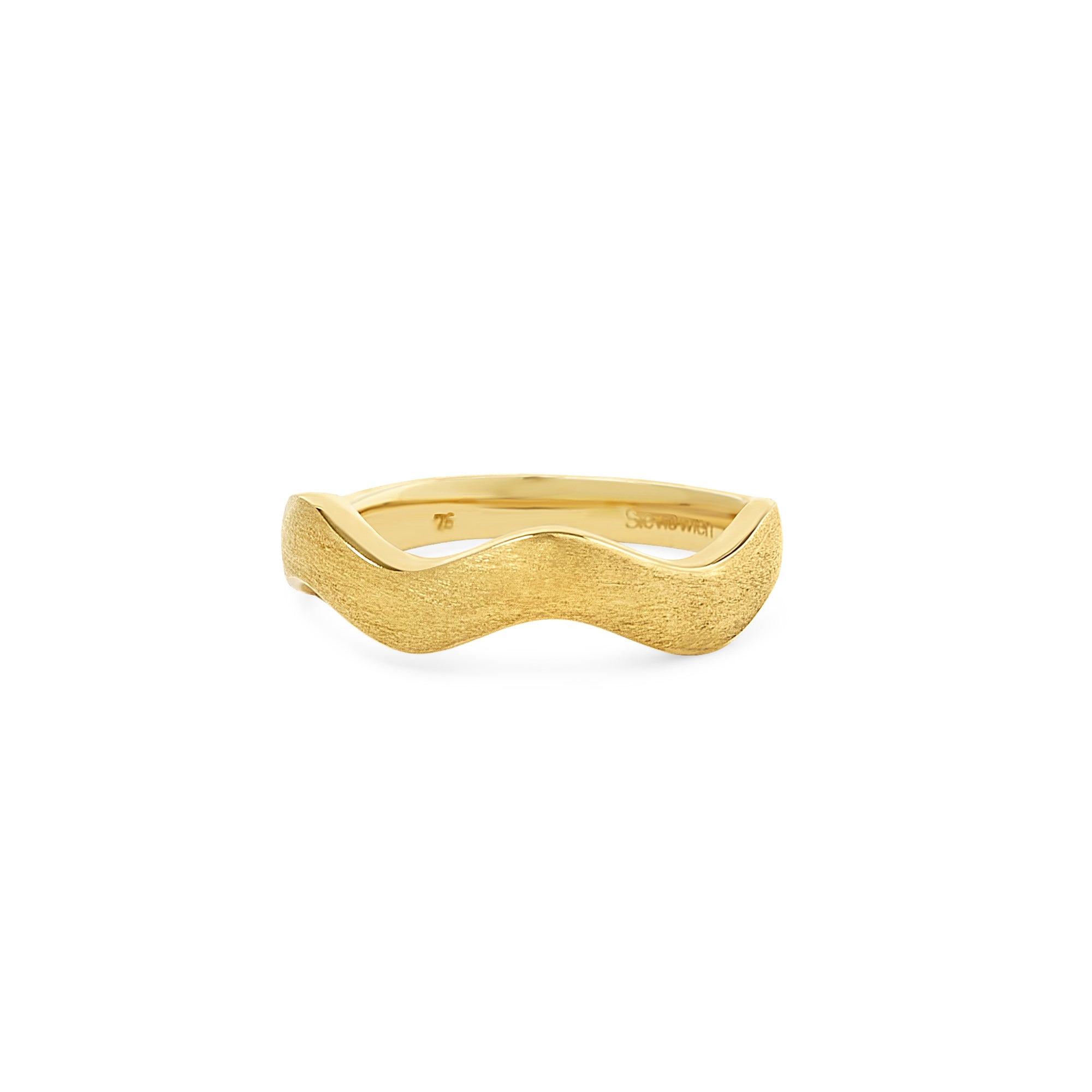 Close-up of Brushed 18K Wavy Ring – Soft Curved Design