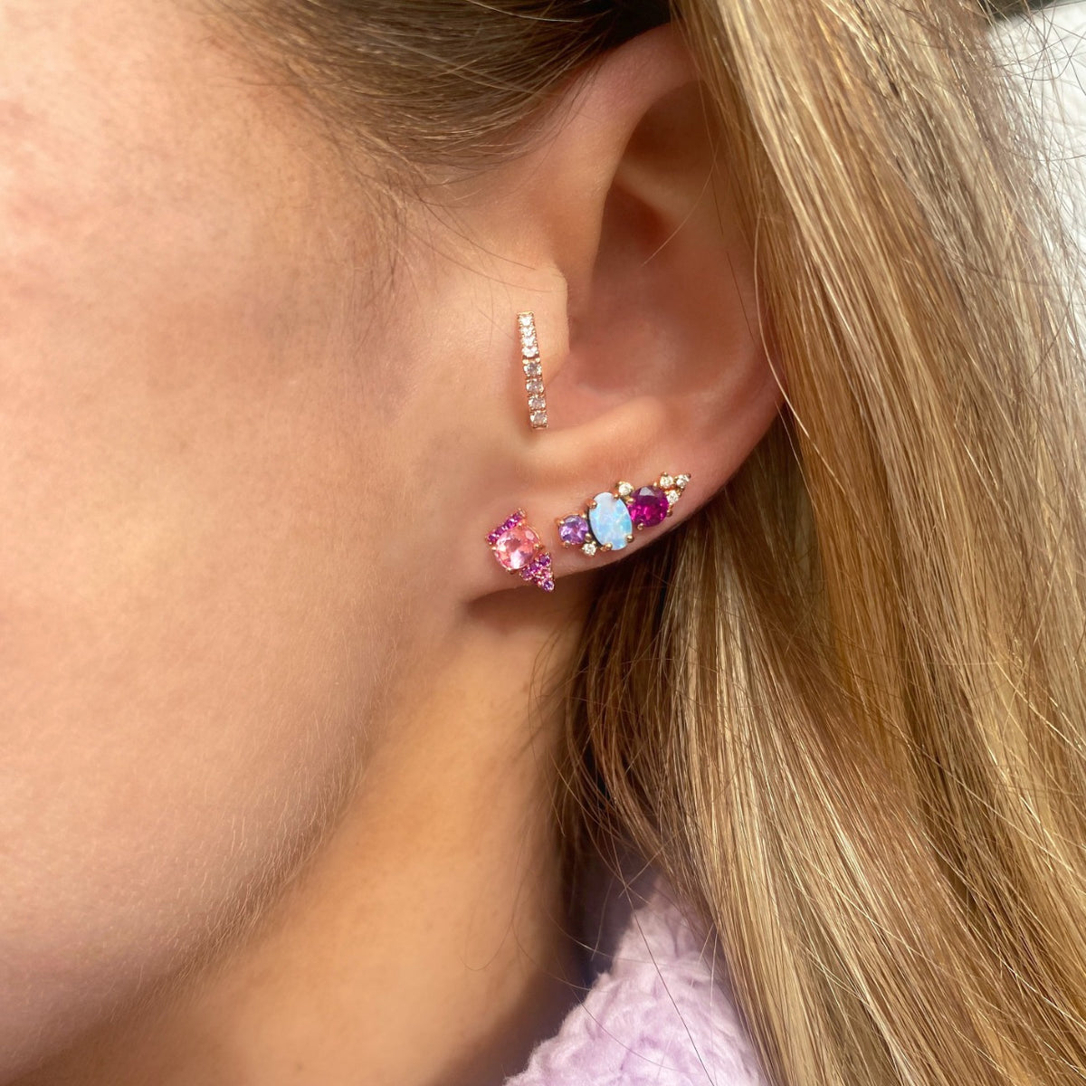 Mini trepador de oreja de piedras preciosas y diamantes de 14 quilates, izquierdo