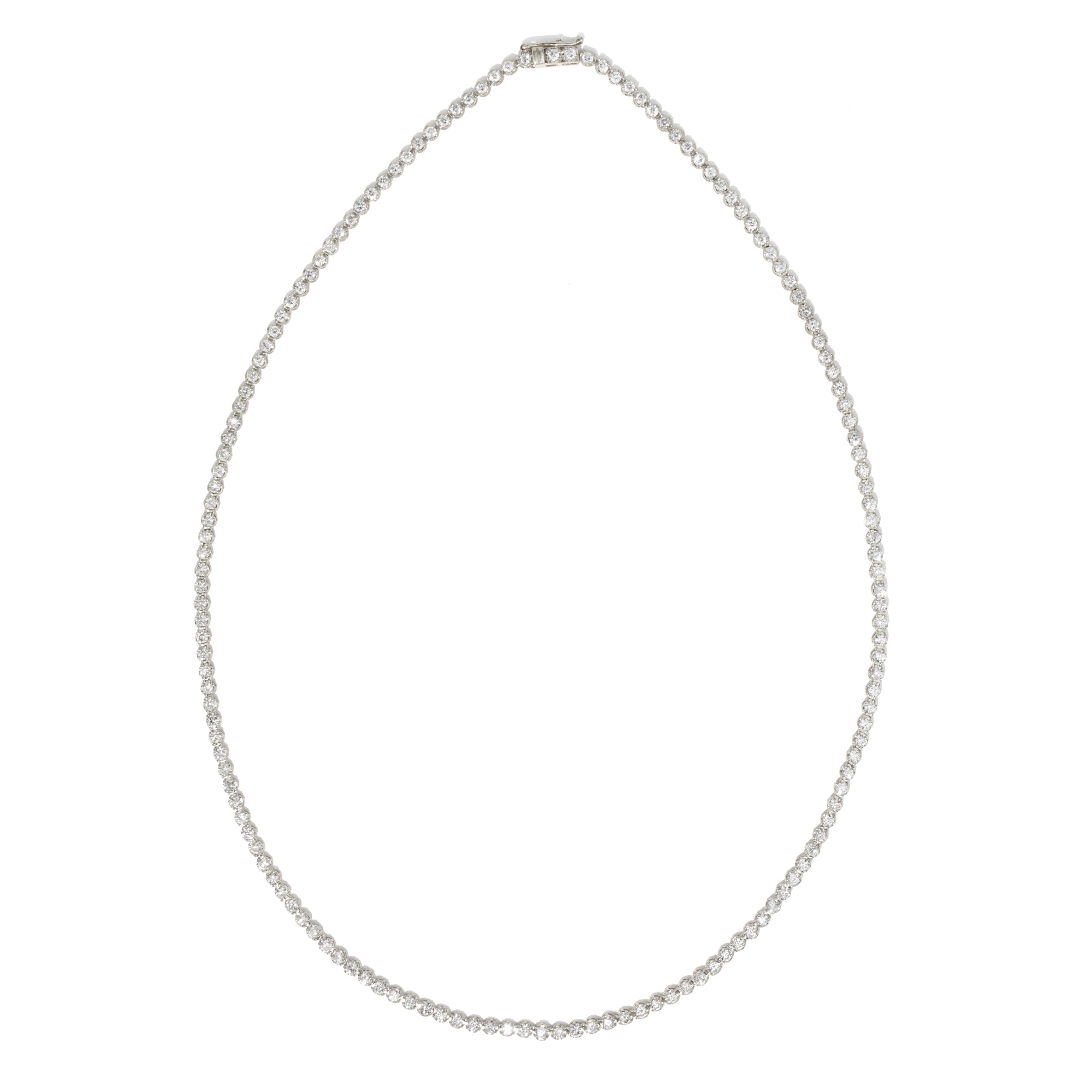 Collar de tenis clásico con diamantes de 18 quilates